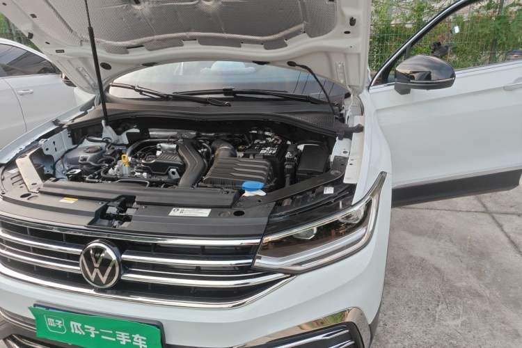 Used Volkswagen Tiguan L 2025 Model, Outstanding Version, 300TSI Automatic Two-Wheel Drive Longteng Edition Engine Bay Left