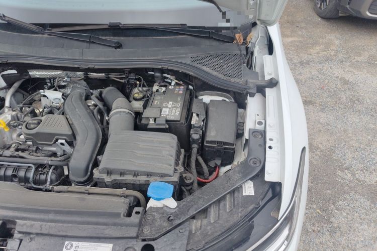 Used Volkswagen Tiguan L 2025 Model, Outstanding Version, 300TSI Automatic Two-Wheel Drive Longteng Edition Engine Bay Left