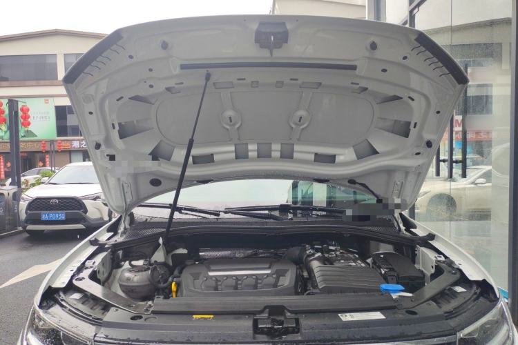 Used Volkswagen Tiguan L 2025 Model Outstanding Version 330TSI Automatic Two-Wheel Drive R-Line Longyao Edition Engine Bay