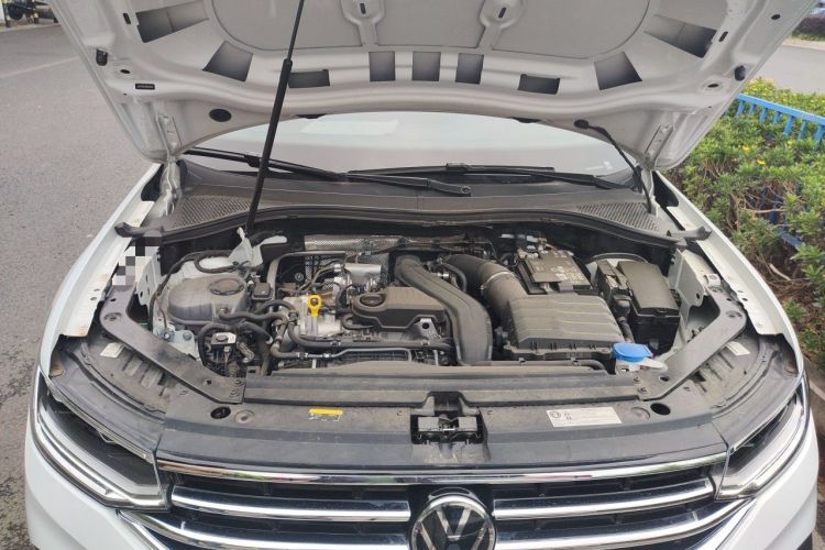 Used Volkswagen Tiguan L 2025 Model, Outstanding Version, 300TSI Automatic Two-Wheel Drive Longteng Edition Engine Bay