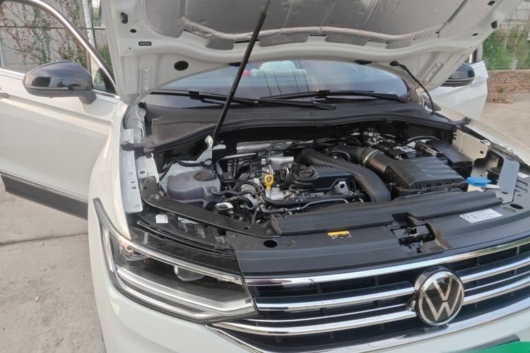 Used Volkswagen Tiguan L 2025 Model, Outstanding Version, 300TSI Automatic Two-Wheel Drive Longteng Edition Engine Bay Right