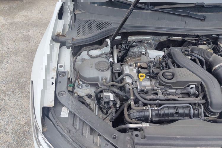 Used Volkswagen Tiguan L 2025 Model, Outstanding Version, 300TSI Automatic Two-Wheel Drive Longteng Edition Engine Bay Right