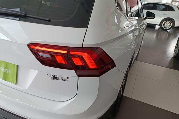 Used Volkswagen Tiguan L 2025 Model, Outstanding Version, 300TSI Automatic Two-Wheel Drive Longteng Edition Exterior 3