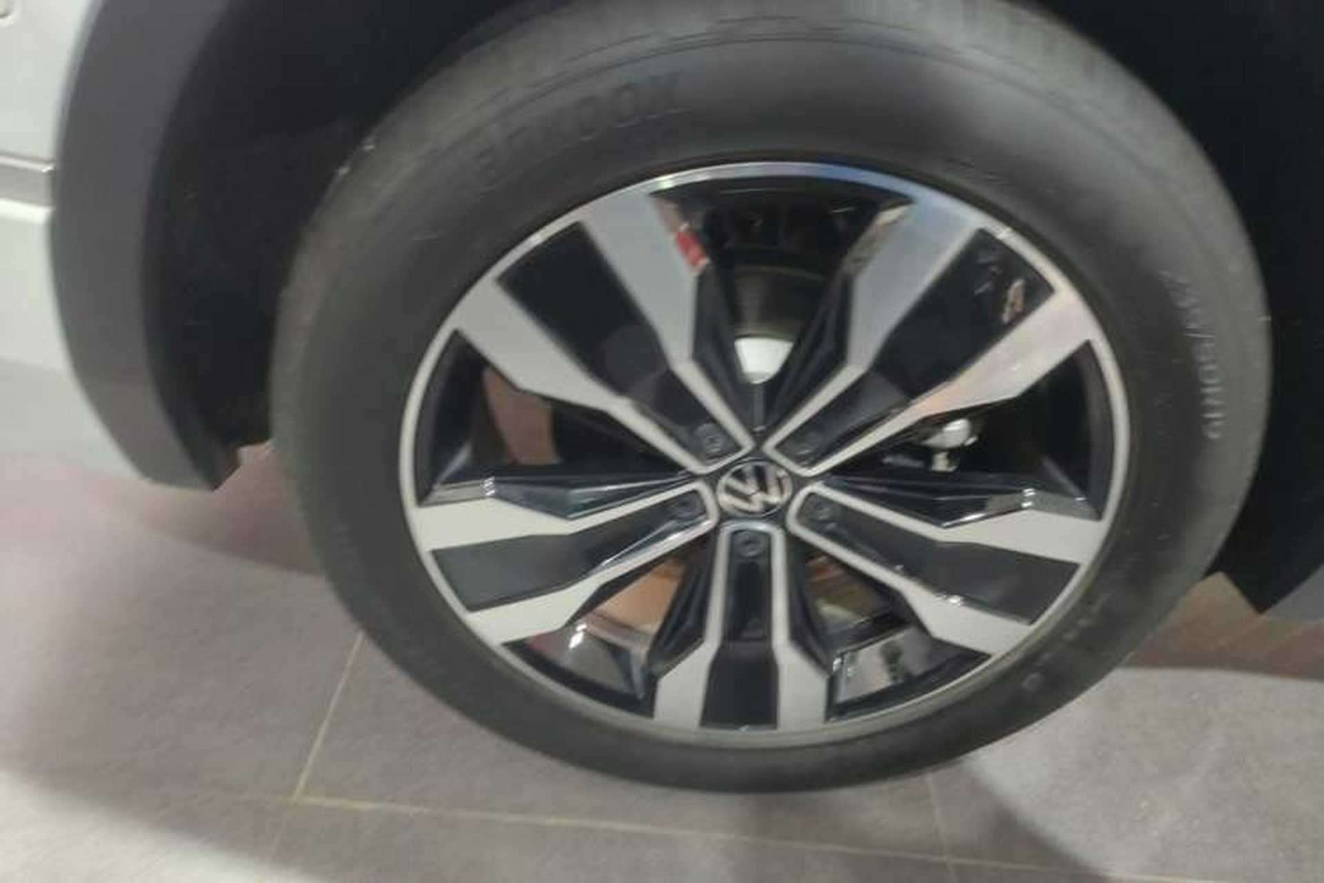 Used Volkswagen Tiguan L 2025 Model Outstanding Version 330TSI Automatic Two-Wheel Drive R-Line Longyao Edition Exterior 5