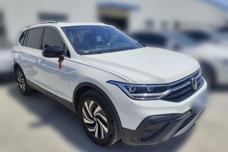 Used Volkswagen Tiguan L 2025 Model, Outstanding Version, 300TSI Automatic Two-Wheel Drive Longteng Edition Front Right 45 Deg
