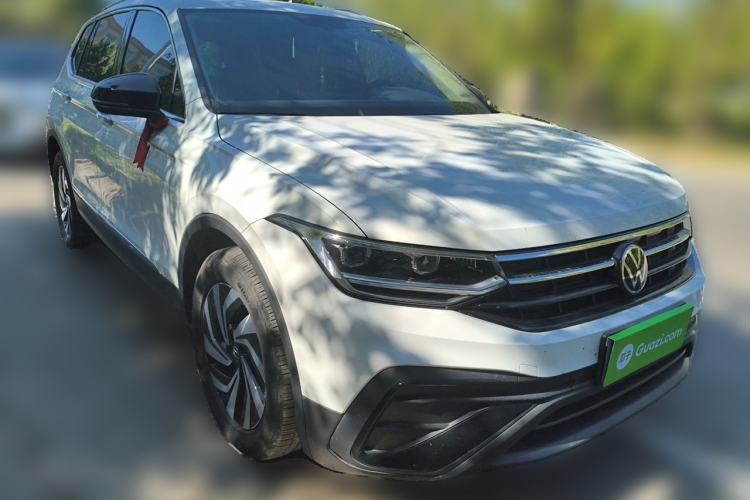 Used Volkswagen Tiguan L 2025 Model, Outstanding Version, 300TSI Automatic Two-Wheel Drive Longteng Edition Front Right 45 Deg