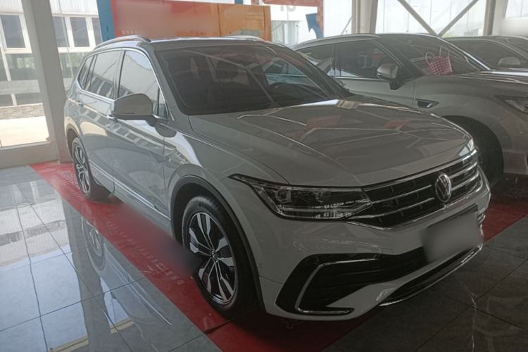 Used Volkswagen Tiguan L 2025 Model Outstanding Version 330TSI Automatic Two-Wheel Drive R-Line Longyao Edition Front Right 45 Deg