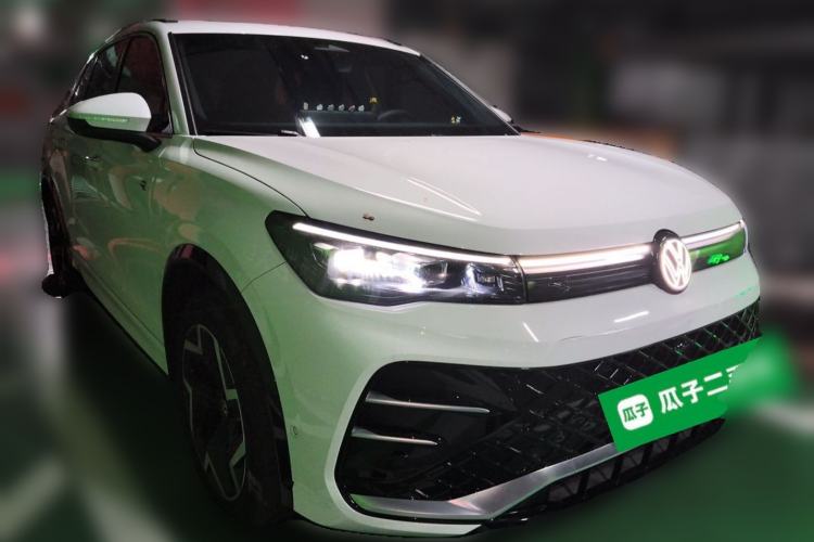 Used Volkswagen Tiguan L 2025 PRO 380TSI Two-Wheel-Drive R-Line Smart Edition Front Right 45 Deg