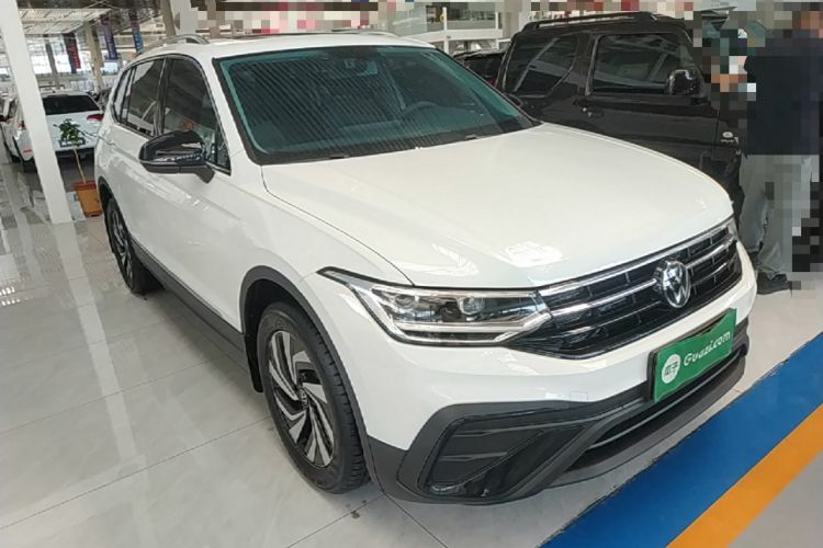 Used Volkswagen Tiguan L 2025 Model, Outstanding Version, 300TSI Automatic Two-Wheel Drive Longteng Edition Front Right 45 Deg