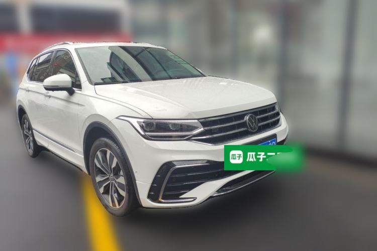 Used Volkswagen Tiguan L 2025 Model Outstanding Version 330TSI Automatic Two-Wheel Drive R-Line Longyao Edition Front Right 45 Deg