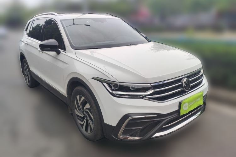 Used Volkswagen Tiguan L 2025 Model, Outstanding Version, 300TSI Automatic Two-Wheel Drive Longteng Edition Front Right 45 Deg