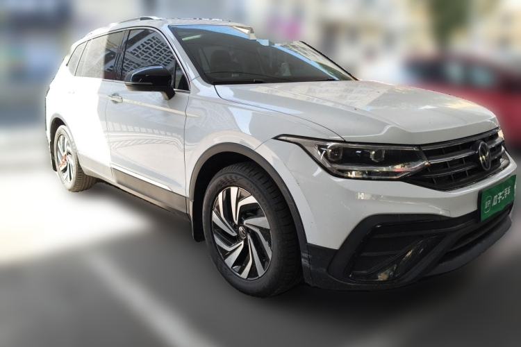 Used Volkswagen Tiguan L 2025 Model, Outstanding Version, 300TSI Automatic Two-Wheel Drive Longteng Edition Front Right 45 Deg
