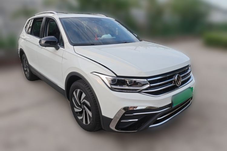 Used Volkswagen Tiguan L 2025 Model, Outstanding Version, 300TSI Automatic Two-Wheel Drive Longteng Edition Front Right 45 Deg
