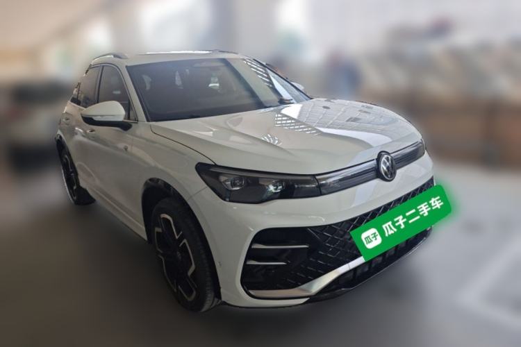 Used Volkswagen Tiguan L 2025 PRO 380TSI Four-Wheel Drive R-Line Prestige Edition Front Right 45 Deg
