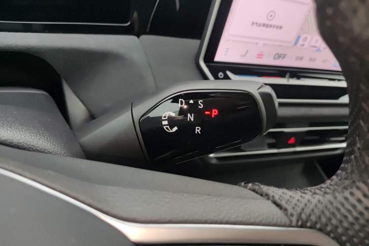 Used Volkswagen Tiguan L 2025 PRO 380TSI Four-Wheel Drive R-Line Prestige Edition Gear Lever