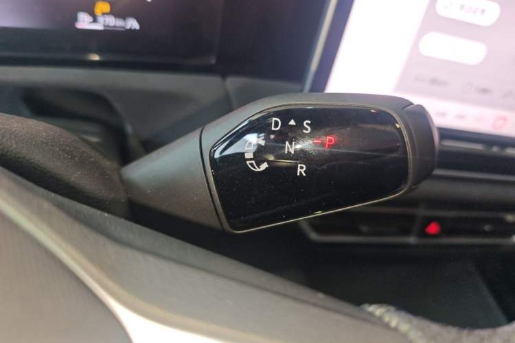 Used Volkswagen Tiguan L 2025 PRO 380TSI Four-Wheel Drive R-Line Prestige Edition Gear Lever