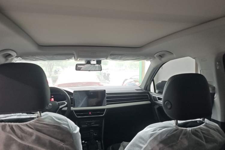 Used Volkswagen Tiguan L 2025 Model, Outstanding Version, 300TSI Automatic Two-Wheel Drive Longteng Edition Headliner