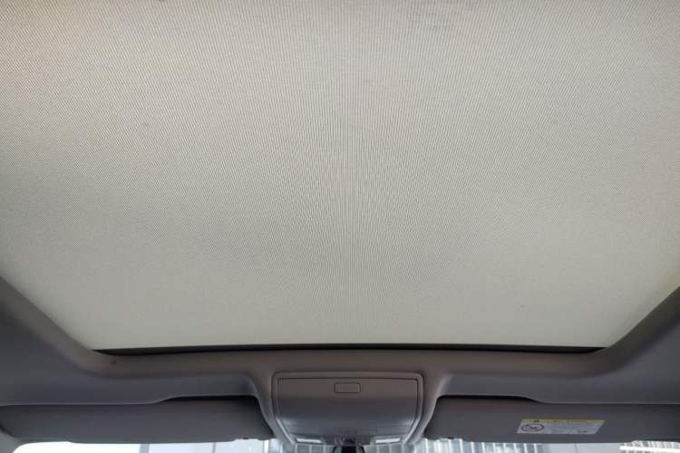 Used Volkswagen Tiguan L 2025 Model, Outstanding Version, 300TSI Automatic Two-Wheel Drive Longteng Edition Headliner