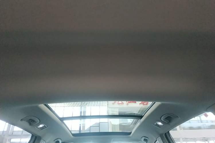 Used Volkswagen Tiguan L 2025 Model, Outstanding Version, 300TSI Automatic Two-Wheel Drive Longteng Edition Headliner