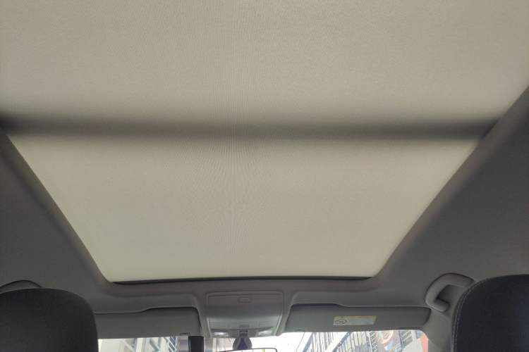 Used Volkswagen Tiguan L 2025 Model Outstanding Version 330TSI Automatic Two-Wheel Drive R-Line Longyao Edition Headliner