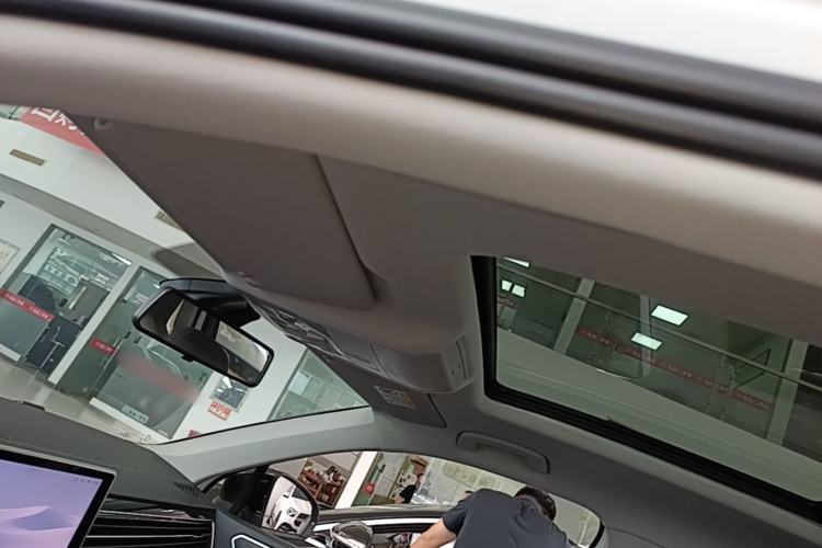 Used Volkswagen Tiguan L 2025 Model, Outstanding Version, 300TSI Automatic Two-Wheel Drive Longteng Edition Headliner