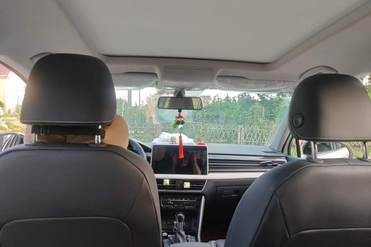 Used Volkswagen Tiguan L 2025 Model, Outstanding Version, 300TSI Automatic Two-Wheel Drive Longteng Edition Headliner