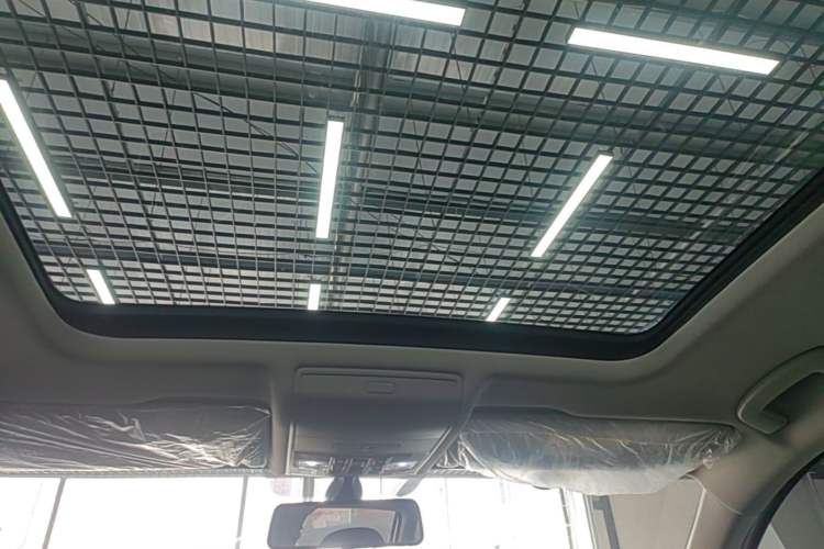 Used Volkswagen Tiguan L 2025 Model, Outstanding Version, 300TSI Automatic Two-Wheel Drive Longteng Edition Headliner