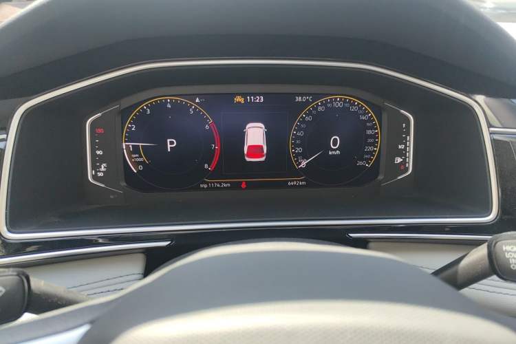 Used Volkswagen Tiguan L 2025 Model, Outstanding Version, 300TSI Automatic Two-Wheel Drive Longteng Edition Instrument Cluster