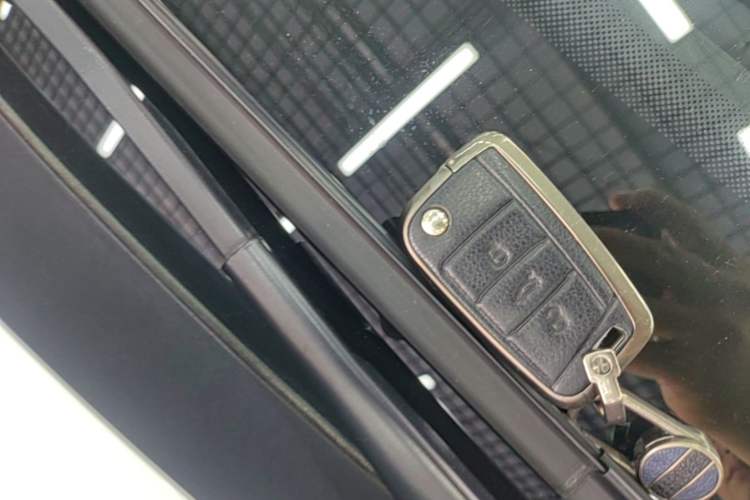 Used Volkswagen Tiguan L 2025 Model, Outstanding Version, 300TSI Automatic Two-Wheel Drive Longteng Edition Interior 1