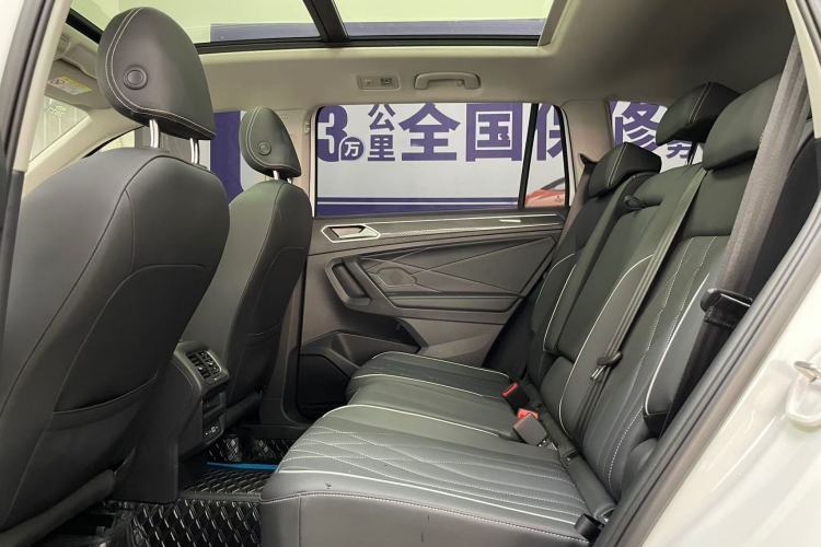 Used Volkswagen Tiguan L 2025 Model Outstanding Version 330TSI Automatic Two-Wheel Drive R-Line Longyao Edition Interior 3