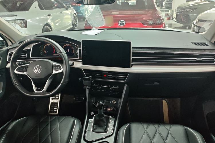 Used Volkswagen Tiguan L 2025 Model Outstanding Version 330TSI Automatic Two-Wheel Drive R-Line Longyao Edition Interior 5