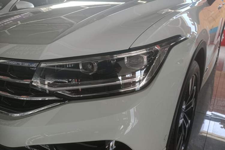 Used Volkswagen Tiguan L 2025 Model Outstanding Version 330TSI Automatic Two-Wheel Drive R-Line Longyao Edition Left Front Headlight