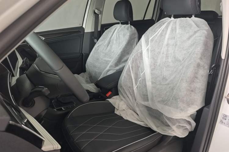 Used Volkswagen Tiguan L 2025 Model, Outstanding Version, 300TSI Automatic Two-Wheel Drive Longteng Edition Left Front Seat