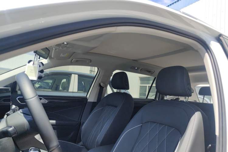 Used Volkswagen Tiguan L 2025 Model, Outstanding Version, 300TSI Automatic Two-Wheel Drive Longteng Edition Left Front Seat