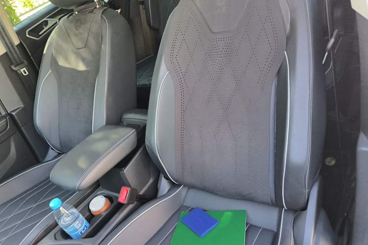 Used Volkswagen Tiguan L 2025 Model, Outstanding Version, 300TSI Automatic Two-Wheel Drive Longteng Edition Left Front Seat