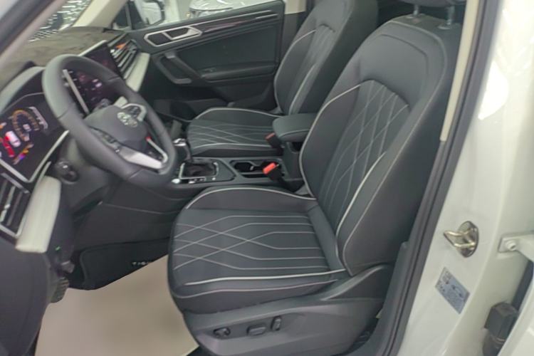 Used Volkswagen Tiguan L 2025 Model, Outstanding Version, 300TSI Automatic Two-Wheel Drive Longteng Edition Left Front Seat
