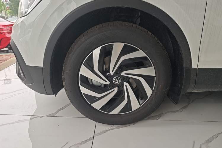 Used Volkswagen Tiguan L 2025 Model, Outstanding Version, 300TSI Automatic Two-Wheel Drive Longteng Edition Left Front Wheel Hub