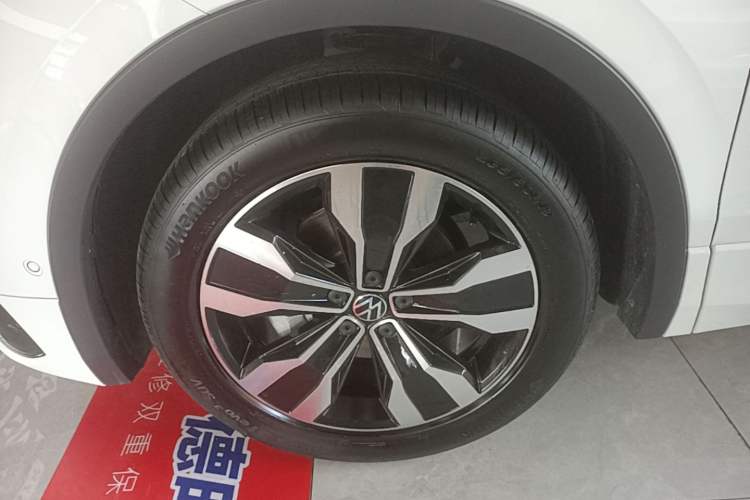 Used Volkswagen Tiguan L 2025 Model Outstanding Version 330TSI Automatic Two-Wheel Drive R-Line Longyao Edition Left Front Wheel Hub