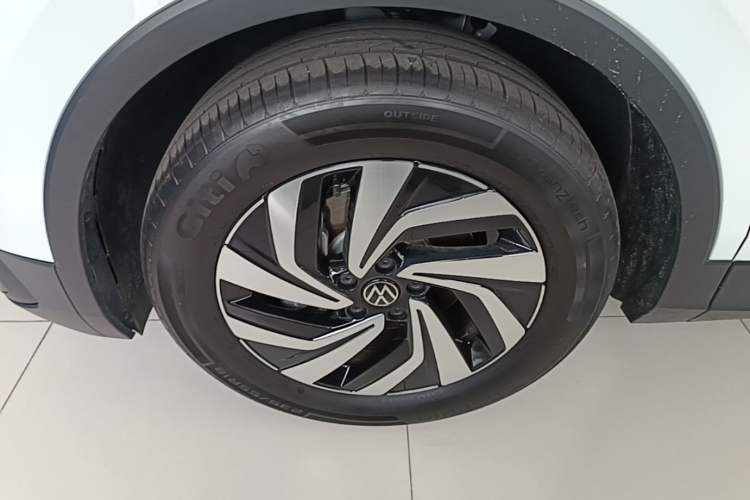 Used Volkswagen Tiguan L 2025 Model, Outstanding Version, 300TSI Automatic Two-Wheel Drive Longteng Edition Left Front Wheel Hub