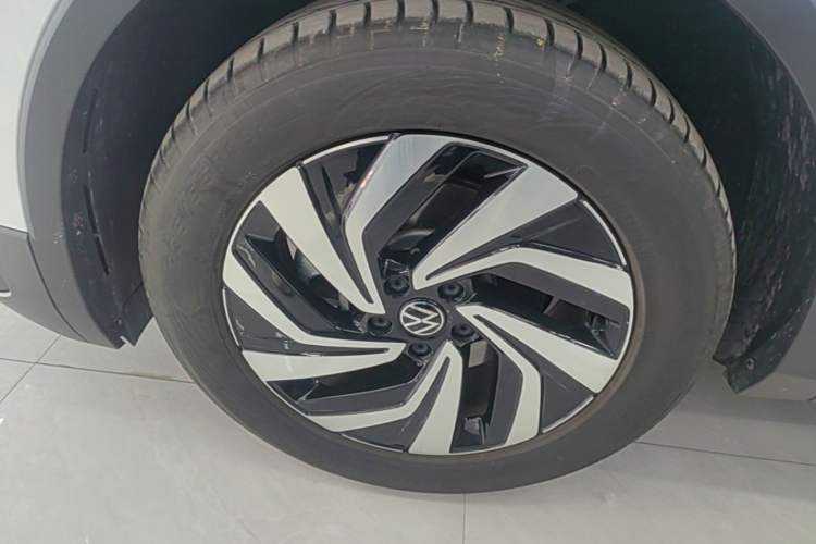 Used Volkswagen Tiguan L 2025 Model, Outstanding Version, 300TSI Automatic Two-Wheel Drive Longteng Edition Left Front Wheel Hub