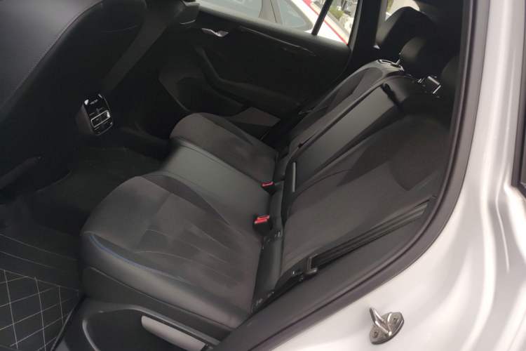 Used Volkswagen Tiguan L 2025 PRO 380TSI Four-Wheel Drive R-Line Prestige Edition Left Rear Seat