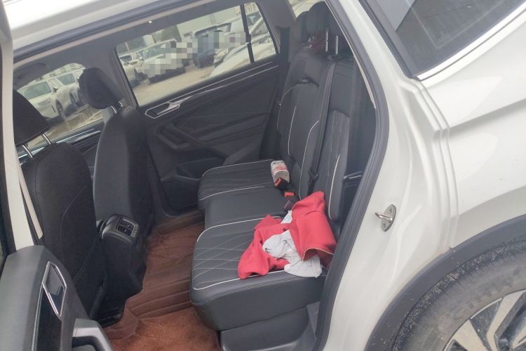 Used Volkswagen Tiguan L 2025 Model, Outstanding Version, 300TSI Automatic Two-Wheel Drive Longteng Edition Left Rear Seat