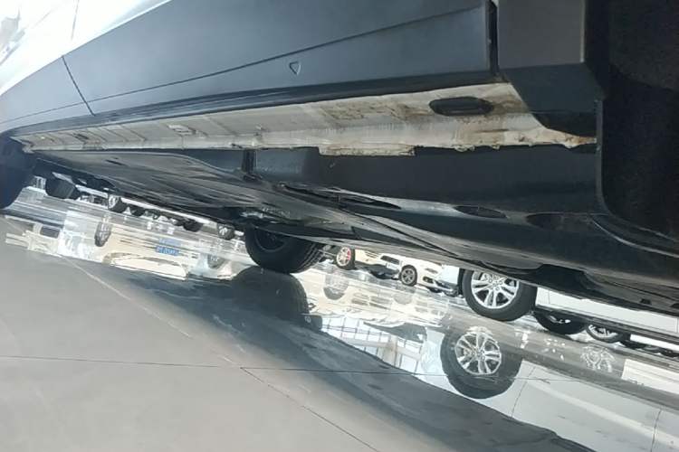 Used Volkswagen Tiguan L 2025 Model, Outstanding Version, 300TSI Automatic Two-Wheel Drive Longteng Edition Left Side Sill