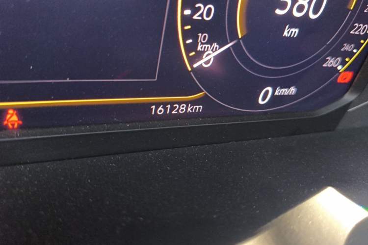 Used Volkswagen Tiguan L 2025 Model, Outstanding Version, 300TSI Automatic Two-Wheel Drive Longteng Edition Odometer Close Up