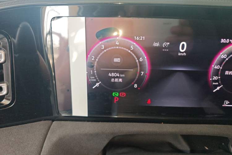 Used Volkswagen Tiguan L 2025 PRO 380TSI Four-Wheel Drive R-Line Prestige Edition Odometer Close Up