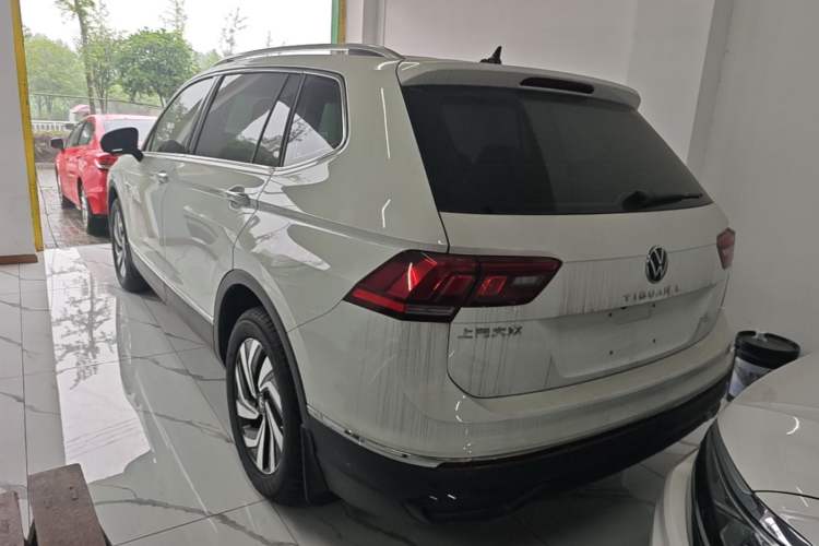 Used Volkswagen Tiguan L 2025 Model, Outstanding Version, 300TSI Automatic Two-Wheel Drive Longteng Edition Rear Left 45 Deg