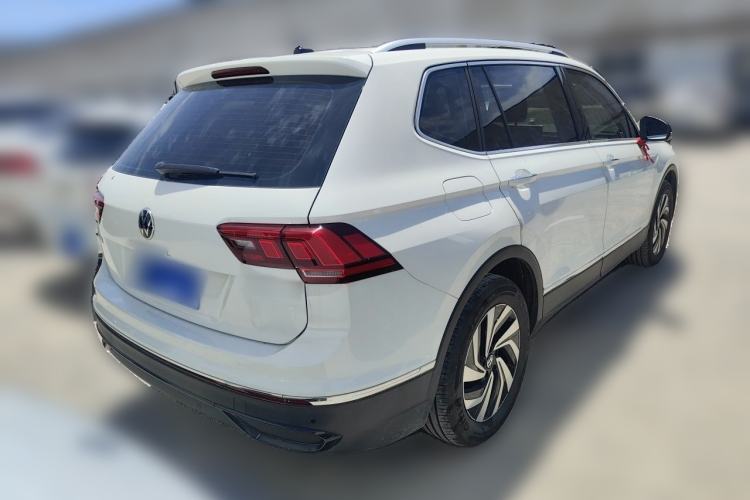 Used Volkswagen Tiguan L 2025 Model, Outstanding Version, 300TSI Automatic Two-Wheel Drive Longteng Edition Rear Right 45 Deg