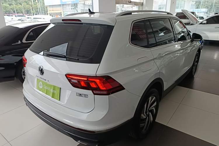 Used Volkswagen Tiguan L 2025 Model, Outstanding Version, 300TSI Automatic Two-Wheel Drive Longteng Edition Rear Right 45 Deg