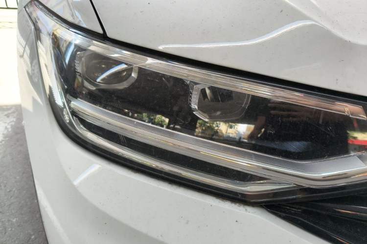 Used Volkswagen Tiguan L 2025 Model, Outstanding Version, 300TSI Automatic Two-Wheel Drive Longteng Edition Right Front Headlight