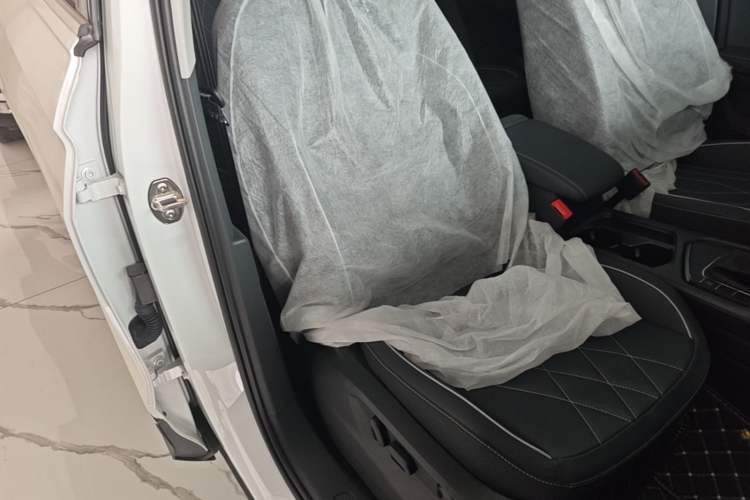 Used Volkswagen Tiguan L 2025 Model, Outstanding Version, 300TSI Automatic Two-Wheel Drive Longteng Edition Right Front Seat